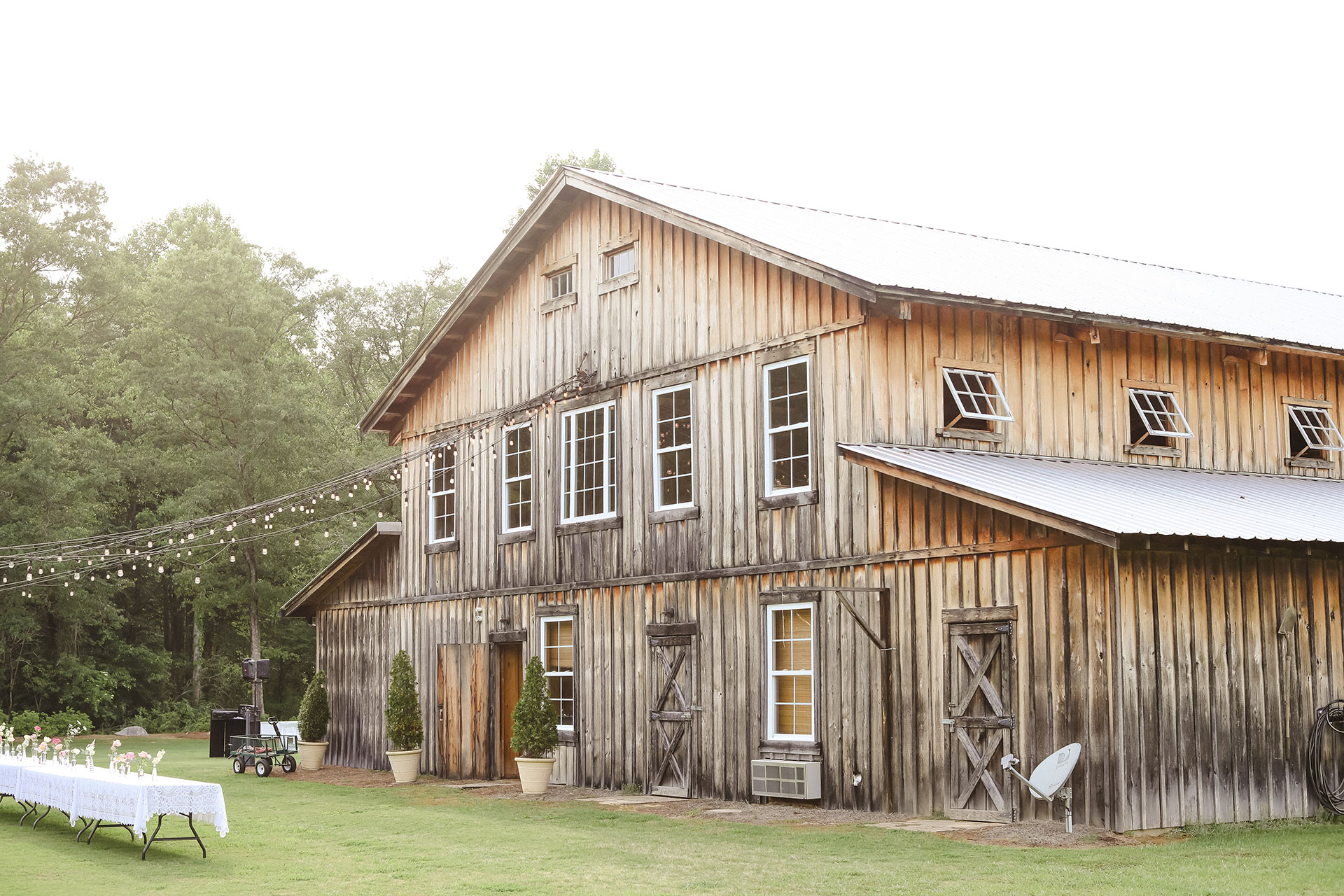 rustic barn for wedding venue